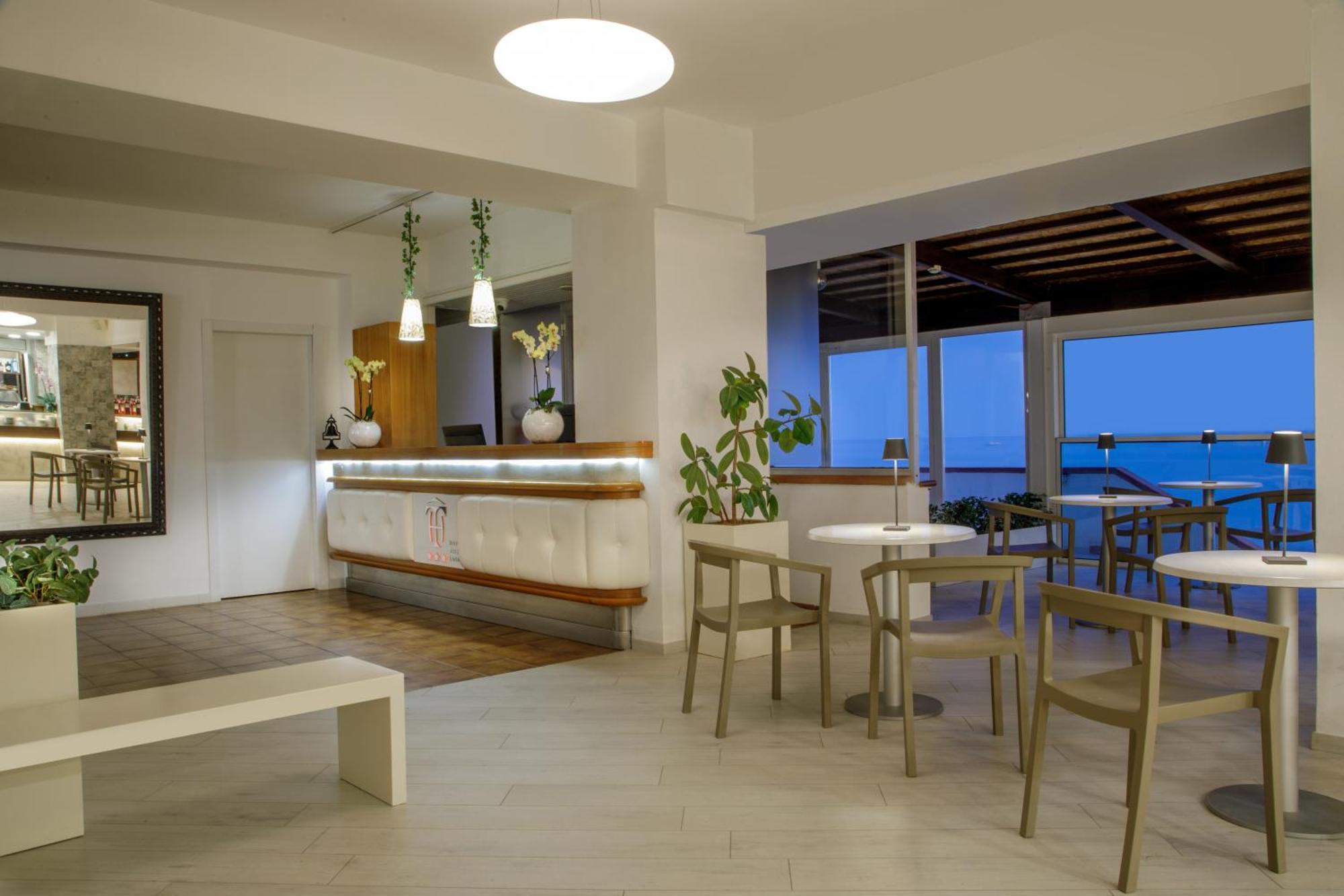 Hotel Tirreno Latina Exterior photo